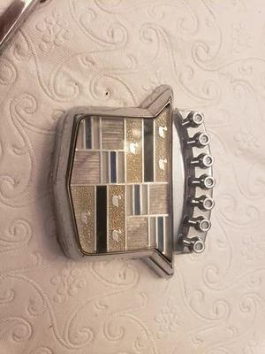 1966 до 66 Cadillac Deville замок багажника флиппер крышка эмблема и V эмблема Ornamen - Изображение 1 из 4