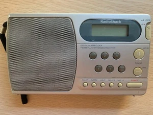 VINTAGE RadioShack 12-898 AM/FM PLL Synthesized Receiver Digital Alarm Clock - Picture 1 of 5