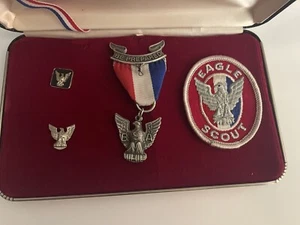 Vintage Eagle Scout Presentation Kit Medal Patch Boy BSA Insignia Uniform - Picture 1 of 7