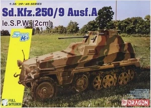 KIT MODELLINO CARRO ARMATO DRAGON SD.KFZ250/9 LE S.P.W 2CM MIT PANZERAUFBAU 1/35 - Foto 1 di 4