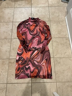 Vestido ceñido al cuerpo Bar III para mujer cuello falso talla grande rojo rosa remolinos hada grunge Foto 1 de 4