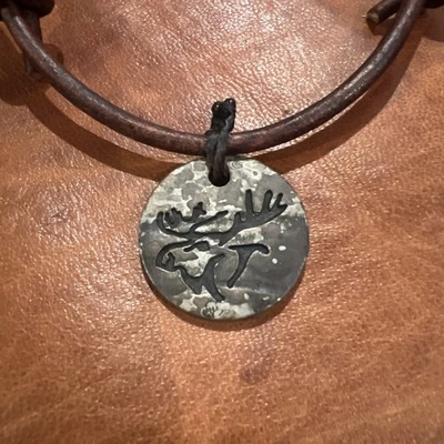 ABERCROMBIE and & FITCH 复古皮革项链 罕见 金属硬币 驼鹿吊坠 — 第 1/2 张图片