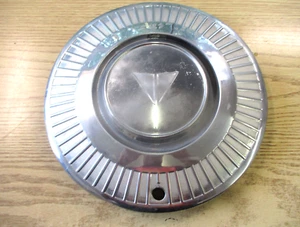 One factory original 1965 Plymouth Valiant 13 inch hubcap wheel cover - Picture 1 of 12
