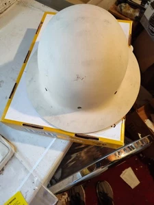 Vintage WWII White Metal Helmet US Government Civil Defense Hard Hat Good Cond - Picture 1 of 12