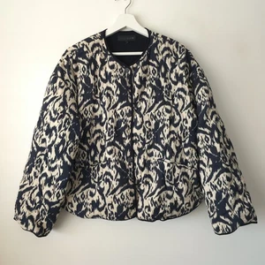 ZARA bedruckte schwarz weiß Oversize Patchwork Steppjacke L Large 12 14 - Bild 1 von 7