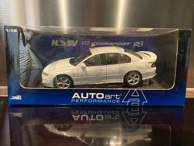 HOLDEN HSV COMMODORE VT2 CLUBSPORT R8 HERRON WHITE SCALE 1/18 AUTOART - Photo 1/4