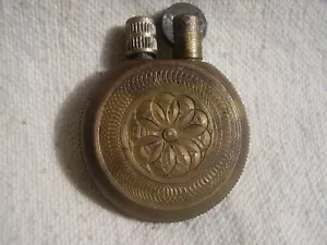 Encendedor redondo de arte de trinchera de trabajo de latón de la Primera Guerra Mundial - Imagen 1 de 8