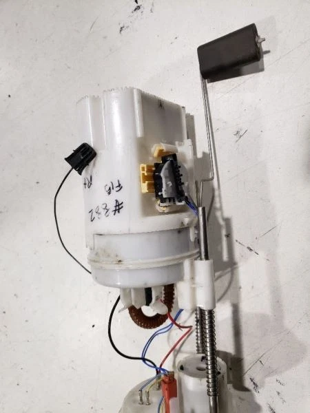 2014 BMW X5 F15 3.0L Turbo - Fuel Pump Assembly Level Sensor Float OEM - Image 1 of 4