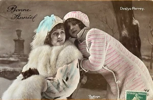 c.1911 Deslys-Perrey Two Girlfriends “Bonne Année” Reutlinger Photography PC - Bild 1 von 2