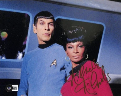 Firmado por Nichelle Nichols 8x10 Teniente Uhura y Leonard Nimoy Spock STAR TREK BECKETT Foto 1 de 3