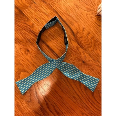 Pajarita ajustable con cuello verde pez azul y verde  Foto 1 de 2