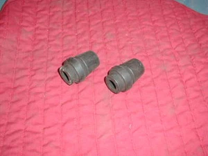 NOS MOPAR 1960-72 A CARROCERÍA BUJES DE PUNTAL DE CONTROL INFERIOR - Imagen 1 de 1