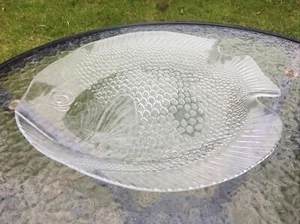 Vintage / Retro Large Fish Shaped Clear Pressed Glass Serving Plate - Picture 1 of 3