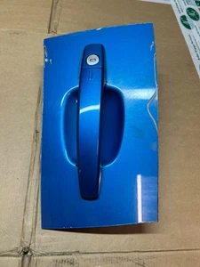VAUXHALL ASTRA VXR KEYLESS ENTRY DOOR HANDLE O/S DRIVERS SIDE MK5 H BLUE 2006 - Picture 1 of 2