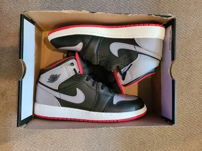 Nike Jordan 1 Mid Bred Shadow (GS) DQ8423-006 Nuevo Foto 1 de 4