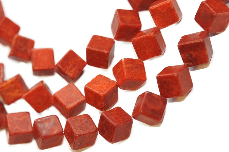 F2-01 - 6 MM SCHAUMKORALLE WÜRFEL STRANG ECK GEBOHRT - Bild 1 von 1
