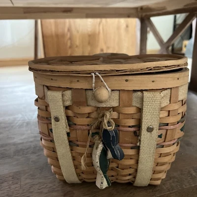 Cesta de mimbre creel de pesca para decoración de cabañas y casas de lago Foto 1 de 4