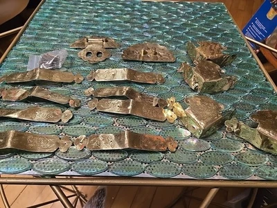 Caja baúl vintage oriental pájaro esquinas tono latón herrajes antiguos  Foto 1 de 4