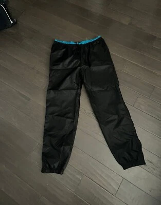 Pantalones de nailon vintage de los 90 para hombre Wilson XL CORTAVIENTOS con cremallera al tobillo negros turquesa Foto 1 de 4