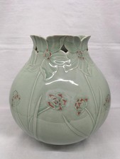 Shin Sang-Ho Korean Living National Treasure Celadon Flower Design