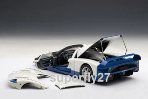 1:18 AUTOart 75801 Maserati MC12 2004 coche de carretera presentación color oficial - Imagen 1 de 12