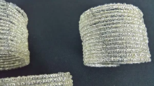 4 Serviettenringe Silber Perlen Tischdekoration Serviettenringe - Bild 1 von 5