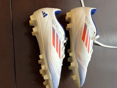 Botines de fútbol Adidas niños talla 2 Foto 1 de 4