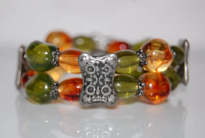 Brazalete elástico llamativo estilo bizantino plateado con cuentas de acrílico verde y ámbar Foto 1 de 4