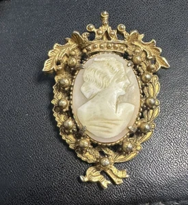 FLORENZA Vintage CAMEO Anhänger Pin Brosche mit Krone Vintage heraldischer Goldton - Bild 1 von 4