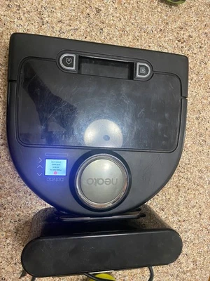 Botvac D Series Vacuum D80, For Parts Turns On See Pics - Image 1 of 4