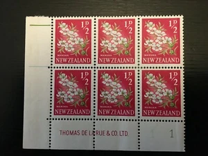 NZ 1960 QEII 1/2d Manuka Pictorial Plate Block 1 muh (NZPB129) - Picture 1 of 2