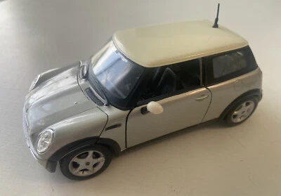 Mini Copper Silver Scale 1/24 By Maisto made in Thailand Pre-Owned - Image 1 of 4