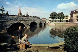 (aq79) Bedford Bridge and the River Ouse - Bedfordshire Postcard - Imagen 1 de 2