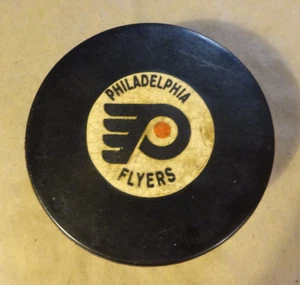 Vintage Philadelphia Flyers Art Ross Converse CCM Tyler Official Game Puck USA - Picture 1 of 9