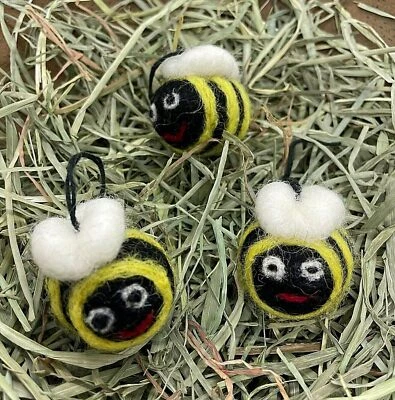 PRIMITIVE PINEAPPLE COLLECTION Primitive Folk Art Handmade Felted Bumble Bee Ornaments 3 pc Set