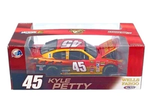 Kyle Petty 2008 Wells Fargo #45 Dodge  ELITE NASCAR 1/24 Diecast Limited Edition - Picture 1 of 15
