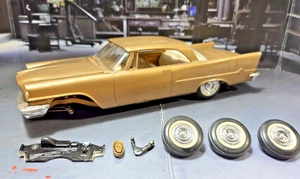 AMT 1/25 1957 Chrysler 300C kit modelo construido para depósito de chatarra - para piezas o reconstrucción - Imagen 1 de 13