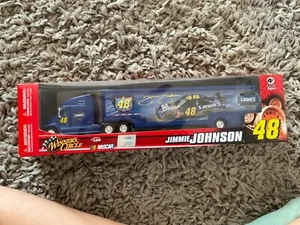 2007 Winner's Circle Jimmie Johnson Lowes Hauler Tin Set 1/64 - Picture 1 of 3