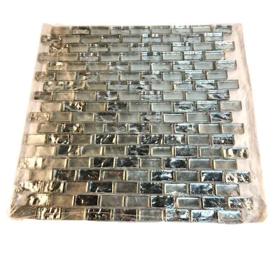 Hoja de azulejos de mosaico Treasure Bell 11,75" X 11,75" plateada metálica solo para uso en interiores Foto 1 de 4