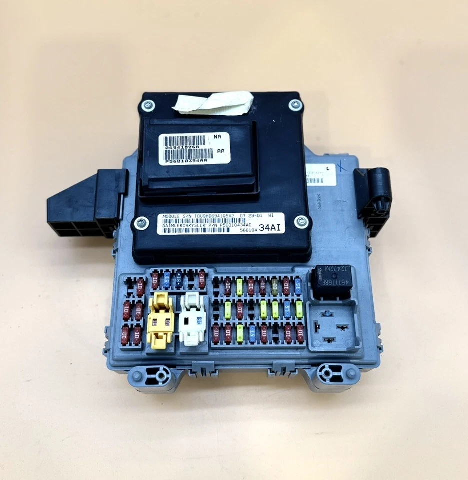 Módulo de control de carrocería Jeep Liberty 3,7 L caja de fusibles interior 2004 56010434 OEM Foto 1 de 4