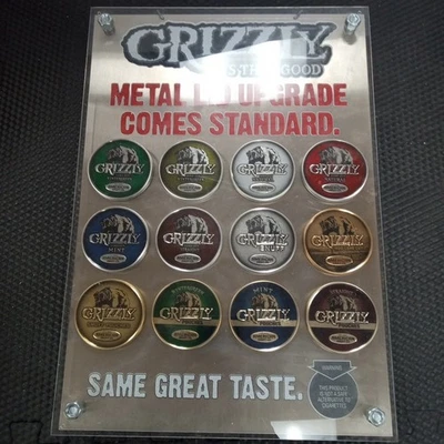Memorabilia colgante de tabaco para masticar tabaco con tapa de metal grizzly exhibición publicitaria Foto 1 de 4