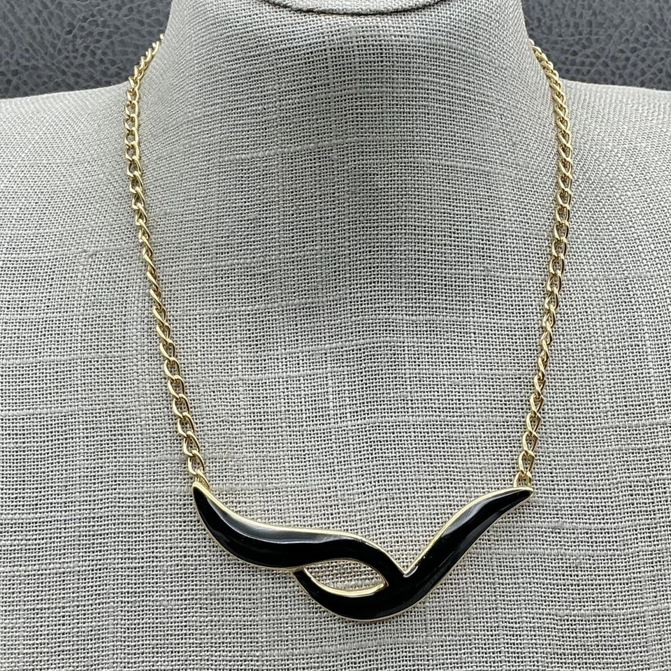 Collar Monet llamativo esmalte negro asimétrico chapado en oro 18 pulgadas Foto 1 de 4