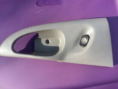 Ford Focus - 2000 2001 2002 2003 2004 - Borde manija puerta RR DR Foto 1 de 2