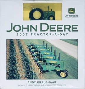John Deere Tractor A Day Calendar With Diecast ERTL Toy 2007 Edition NEW - Imagen 1 de 3