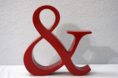 Letrero grande de madera rojo Ampersand "&" fotógrafo de bodas utilería/decoración Foto 1 de 4