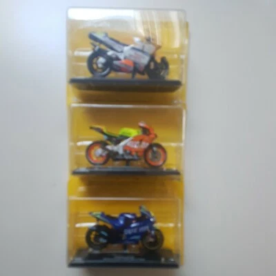 3 Moto Italieri Valentino Rossi scala 1:22 Protar HONDA NSR- RC211YAMAHA YZR M1 - Immagine 1 di 4