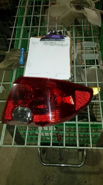 Luz trasera pasajero sedán compatible con 03-05 SATURN SERIE L 391757 Foto 1 de 1