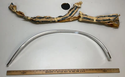 Moldura de apertura de rueda derecha GM NOS 1976-1981 Chevrolet Camaro Nova Impala T25 Foto 1 de 4