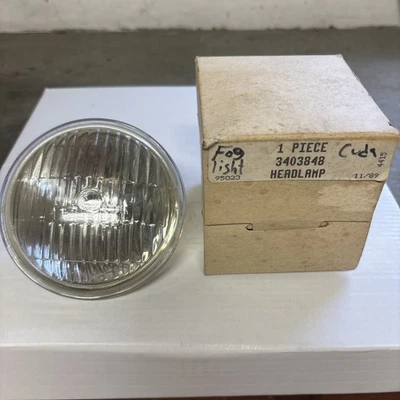 Luz antiniebla Cuda 1970 3403848 viene con caja en estante Plymouth E Mopar Foto 1 de 4