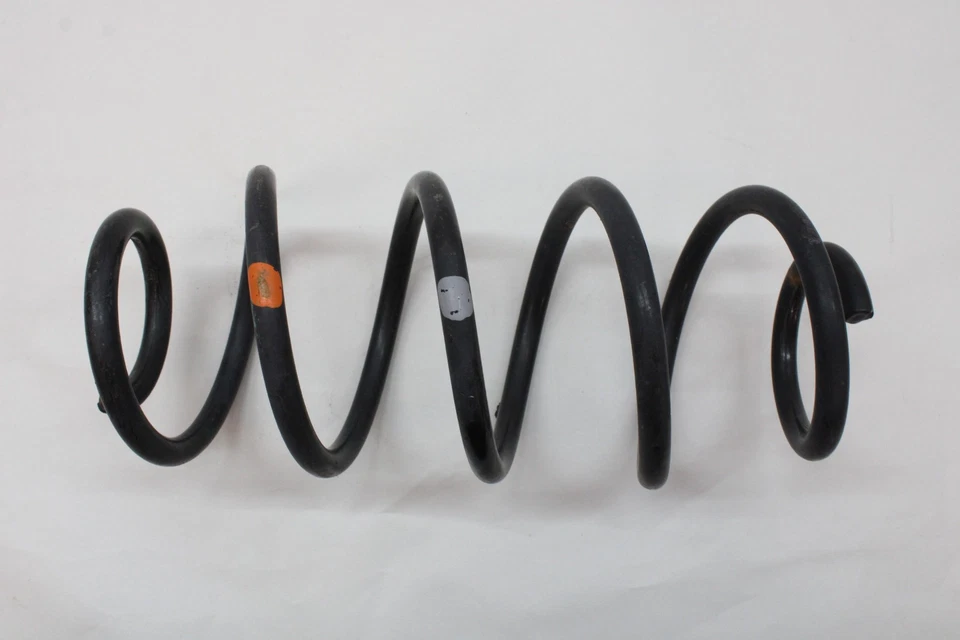 Toyota Prius C 2014 suspensión trasera izquierda muelle helicoidal fabricante de equipos originales 12 13 14 15 16 17 18 19 Foto 1 de 4